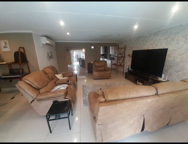 3 BEDROOM HOUSE FOR SALE IN SAFARI GARDENS